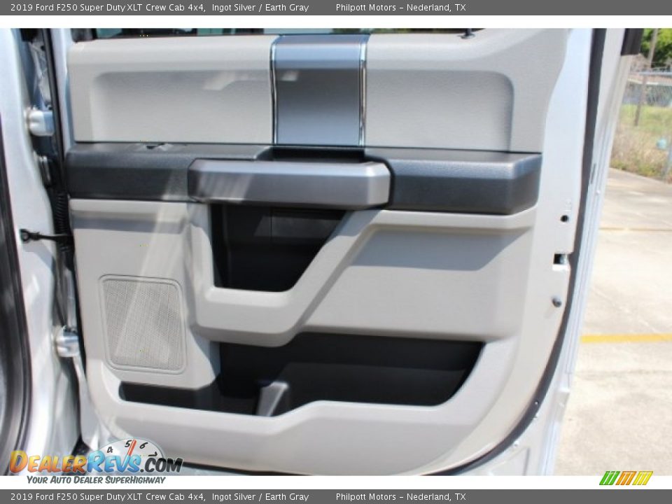 2019 Ford F250 Super Duty XLT Crew Cab 4x4 Ingot Silver / Earth Gray Photo #27