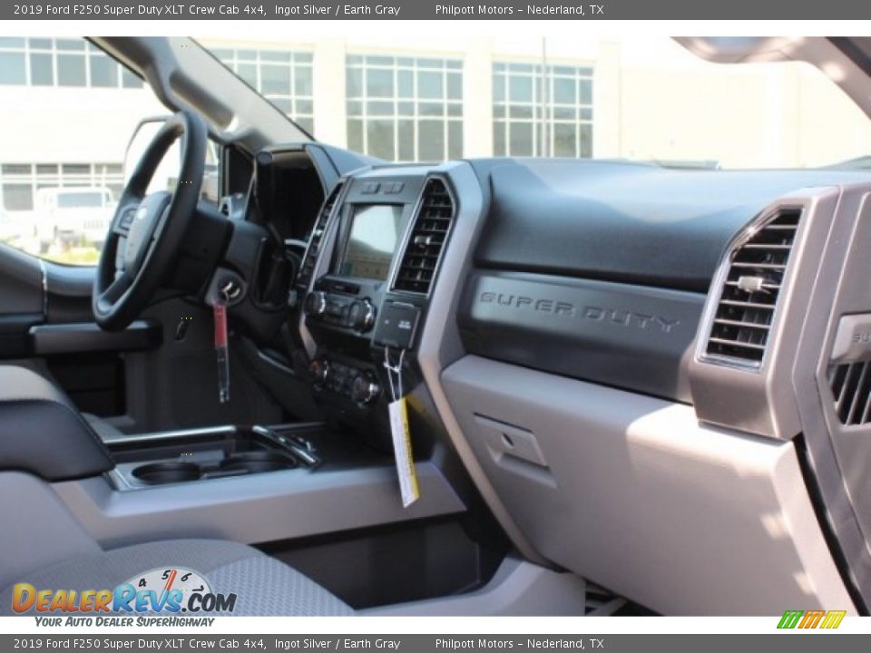 2019 Ford F250 Super Duty XLT Crew Cab 4x4 Ingot Silver / Earth Gray Photo #30
