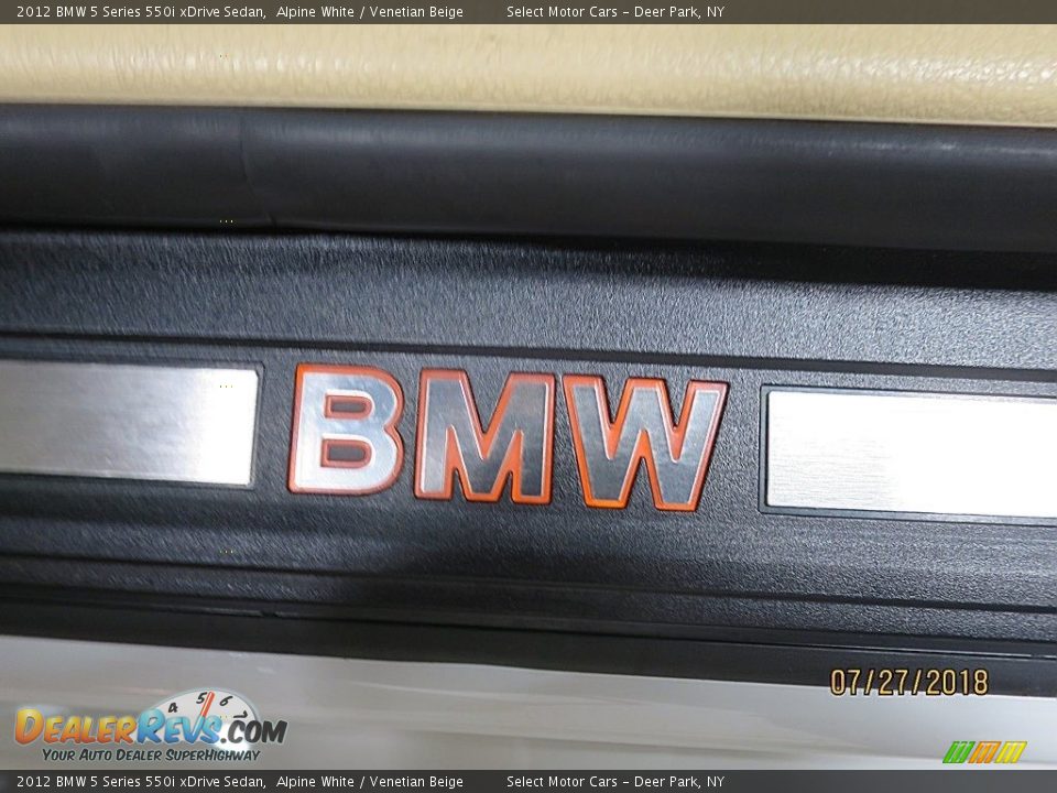2012 BMW 5 Series 550i xDrive Sedan Alpine White / Venetian Beige Photo #28