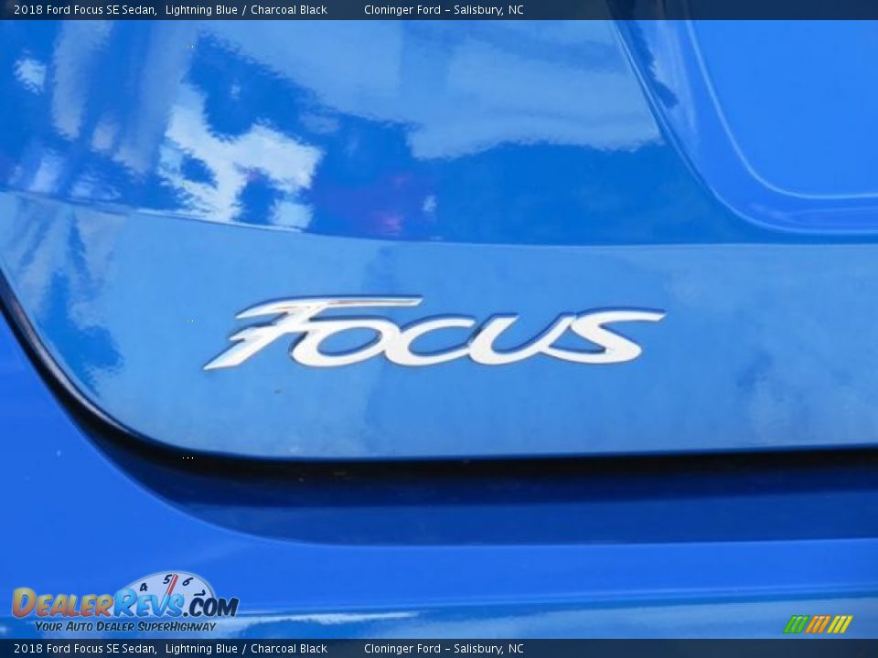 2018 Ford Focus SE Sedan Lightning Blue / Charcoal Black Photo #25