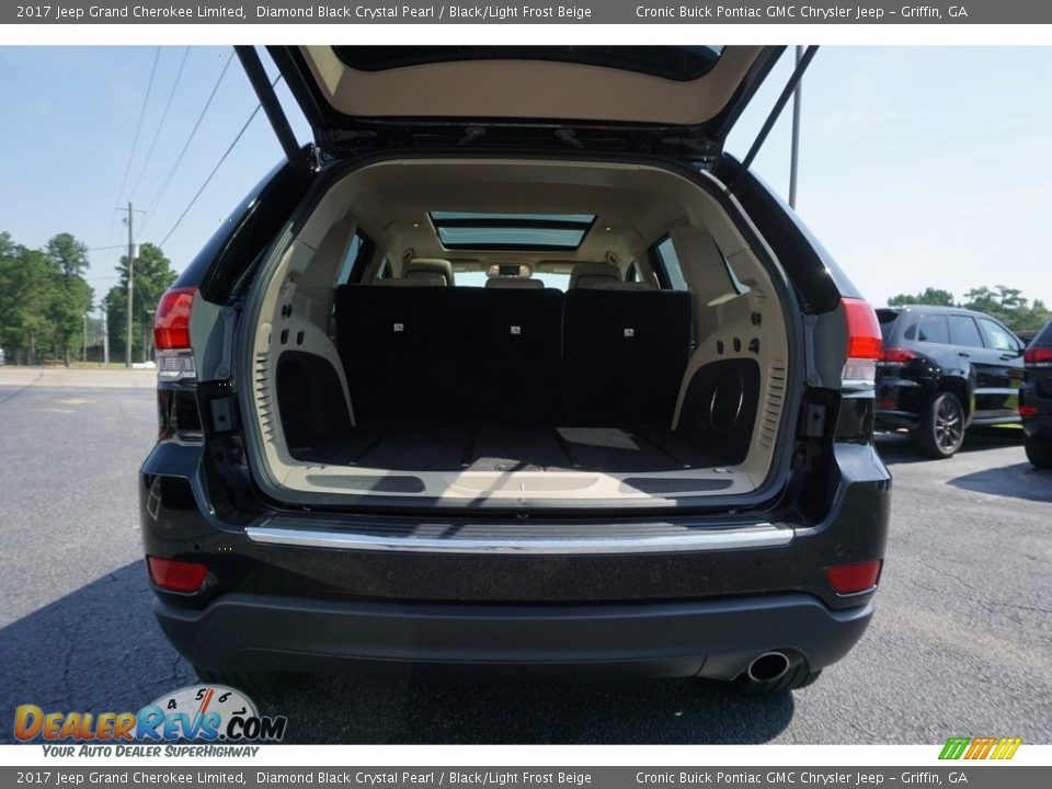 2017 Jeep Grand Cherokee Limited Diamond Black Crystal Pearl / Black/Light Frost Beige Photo #17