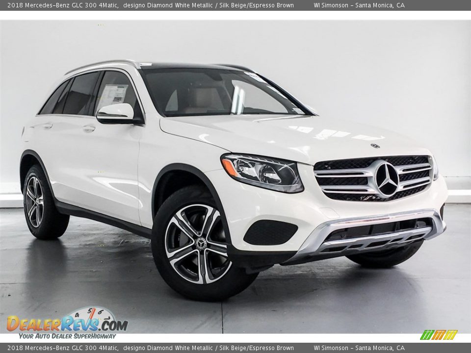 Front 3/4 View of 2018 Mercedes-Benz GLC 300 4Matic Photo #12