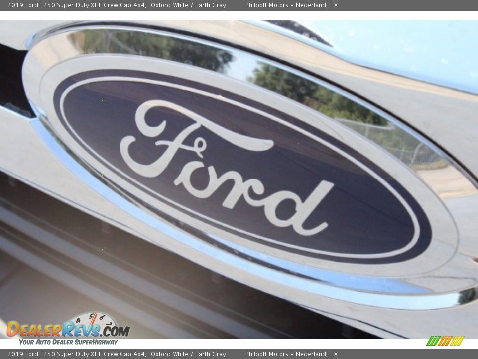 2019 Ford F250 Super Duty XLT Crew Cab 4x4 Oxford White / Earth Gray Photo #4