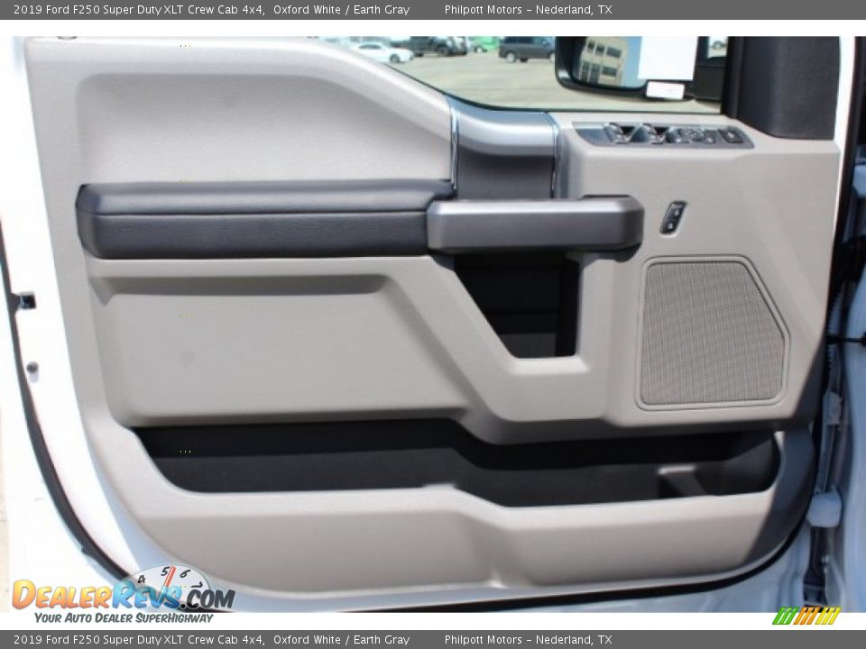 2019 Ford F250 Super Duty XLT Crew Cab 4x4 Oxford White / Earth Gray Photo #12