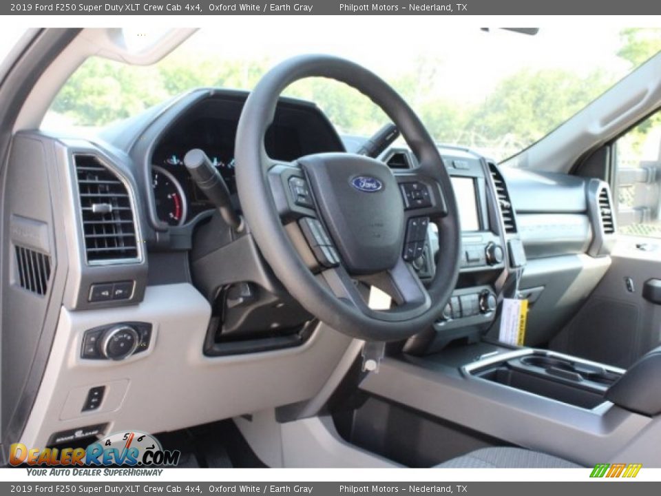2019 Ford F250 Super Duty XLT Crew Cab 4x4 Oxford White / Earth Gray Photo #13
