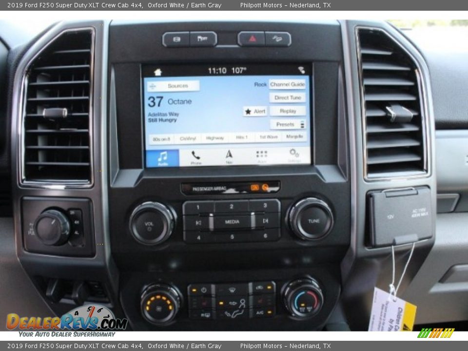 2019 Ford F250 Super Duty XLT Crew Cab 4x4 Oxford White / Earth Gray Photo #17