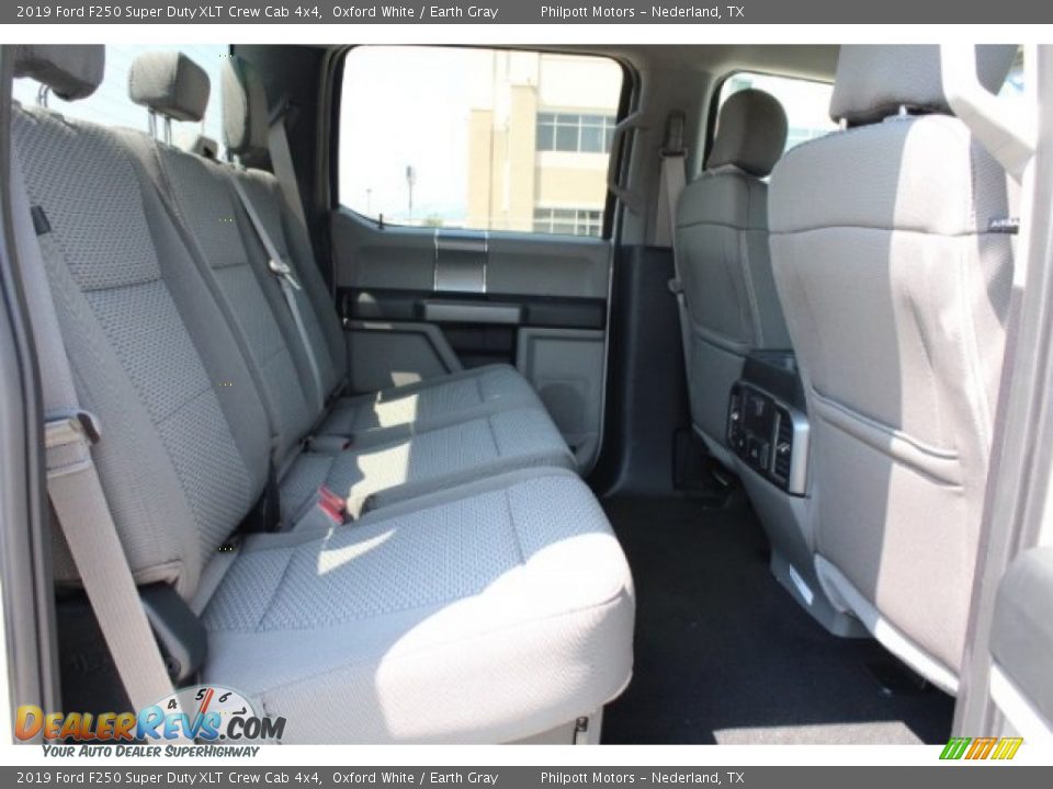 2019 Ford F250 Super Duty XLT Crew Cab 4x4 Oxford White / Earth Gray Photo #28