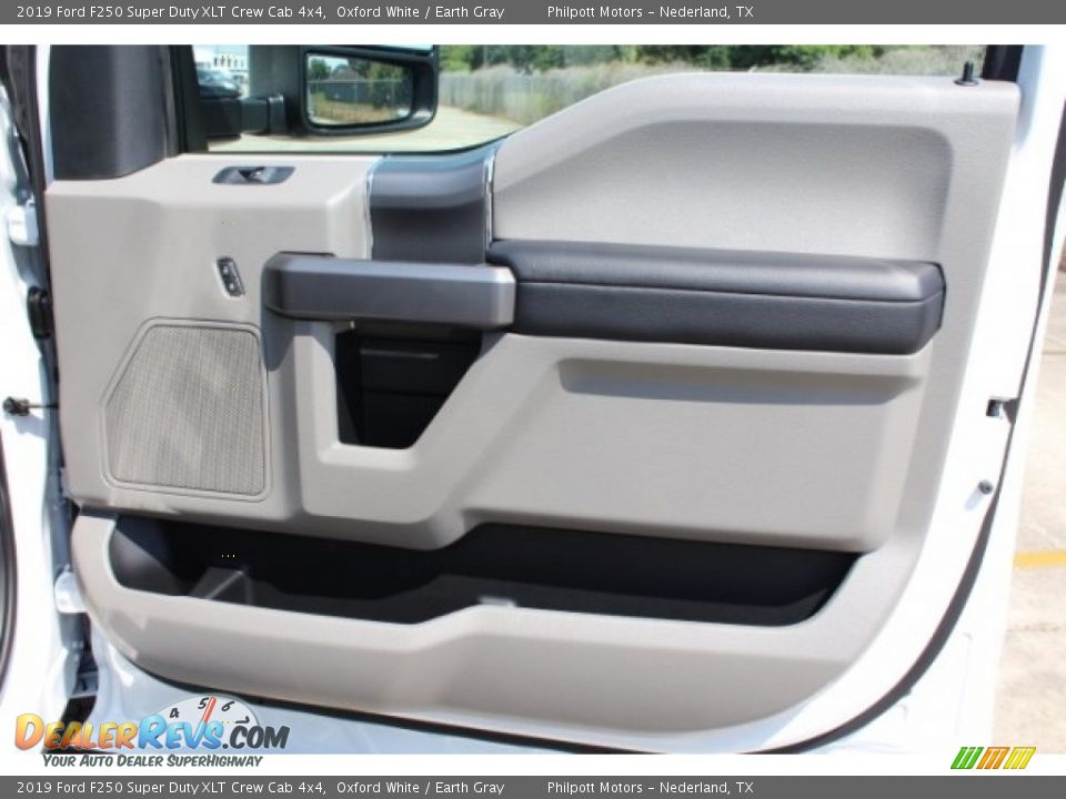 2019 Ford F250 Super Duty XLT Crew Cab 4x4 Oxford White / Earth Gray Photo #29