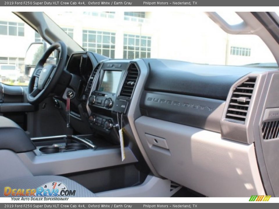 2019 Ford F250 Super Duty XLT Crew Cab 4x4 Oxford White / Earth Gray Photo #30