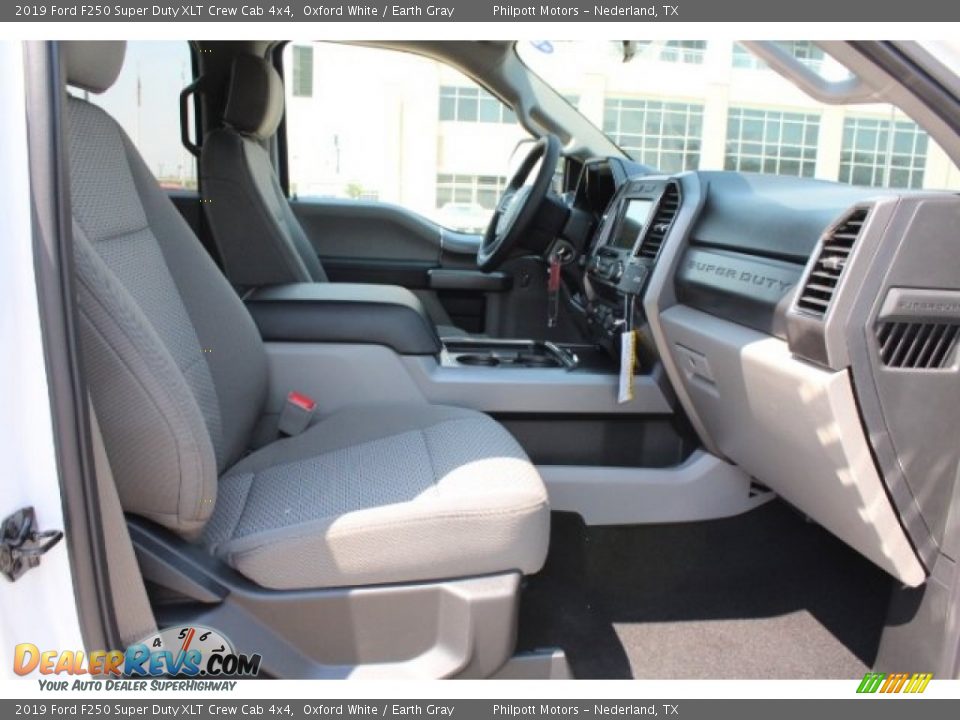 2019 Ford F250 Super Duty XLT Crew Cab 4x4 Oxford White / Earth Gray Photo #31