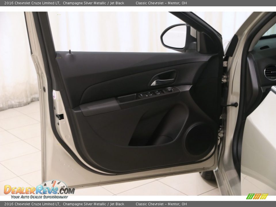 2016 Chevrolet Cruze Limited LT Champagne Silver Metallic / Jet Black Photo #4