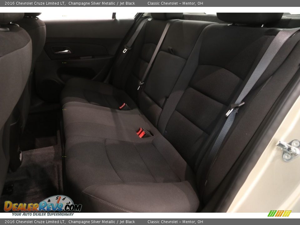 2016 Chevrolet Cruze Limited LT Champagne Silver Metallic / Jet Black Photo #12
