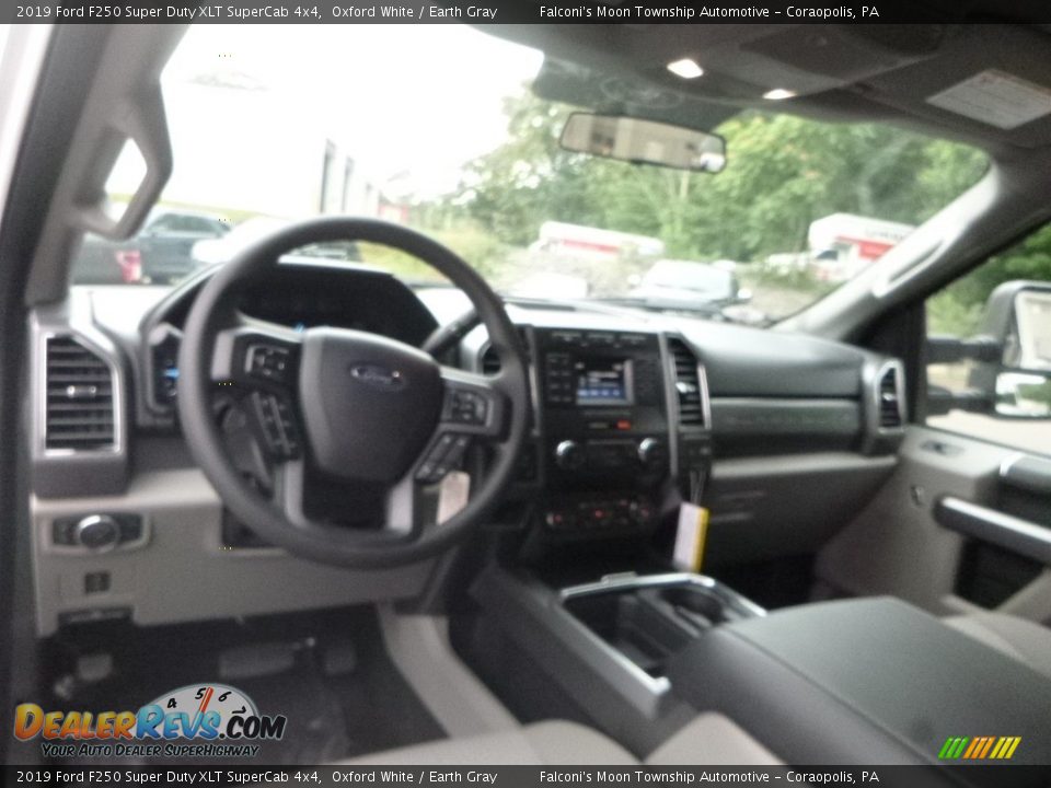 2019 Ford F250 Super Duty XLT SuperCab 4x4 Oxford White / Earth Gray Photo #12