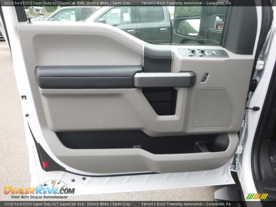 2019 Ford F250 Super Duty XLT SuperCab 4x4 Oxford White / Earth Gray Photo #13