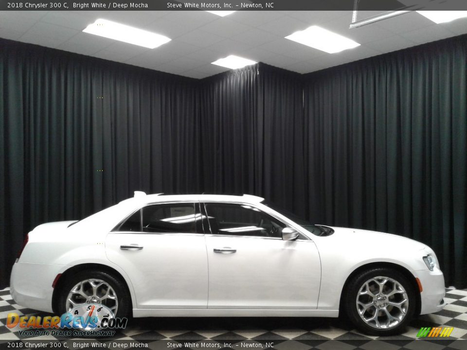 2018 Chrysler 300 C Bright White / Deep Mocha Photo #5