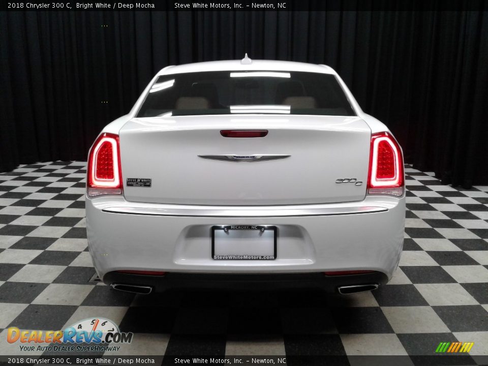 2018 Chrysler 300 C Bright White / Deep Mocha Photo #7