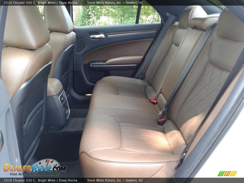 2018 Chrysler 300 C Bright White / Deep Mocha Photo #11