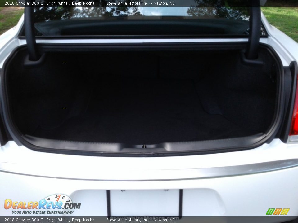 2018 Chrysler 300 C Bright White / Deep Mocha Photo #12