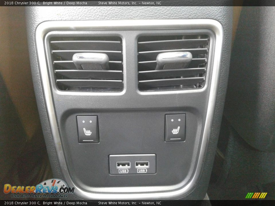 2018 Chrysler 300 C Bright White / Deep Mocha Photo #13