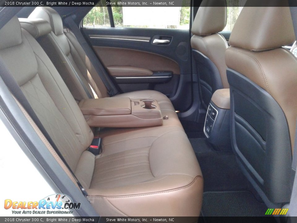 2018 Chrysler 300 C Bright White / Deep Mocha Photo #14