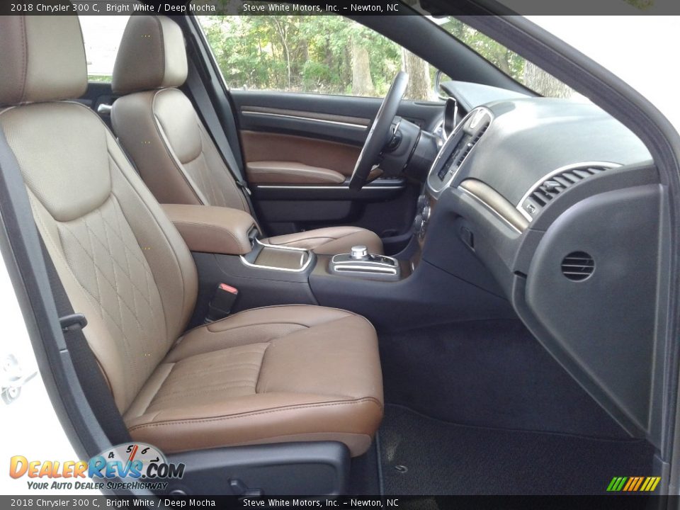 2018 Chrysler 300 C Bright White / Deep Mocha Photo #15
