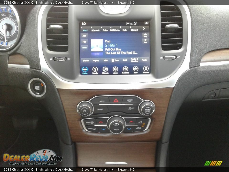 2018 Chrysler 300 C Bright White / Deep Mocha Photo #20