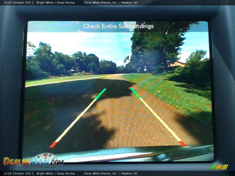 2018 Chrysler 300 C Bright White / Deep Mocha Photo #22