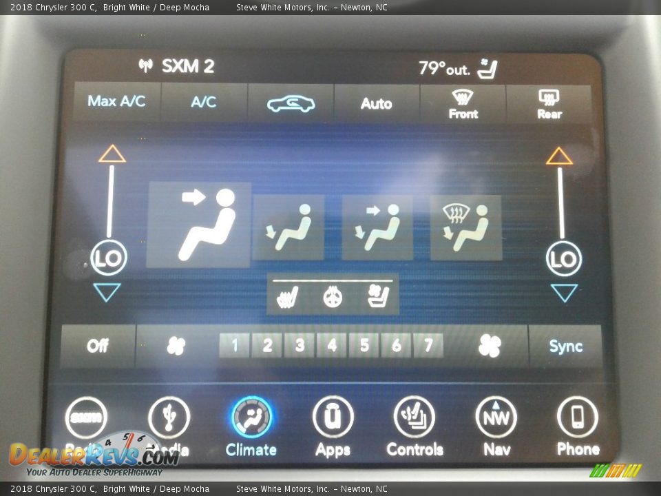 2018 Chrysler 300 C Bright White / Deep Mocha Photo #24