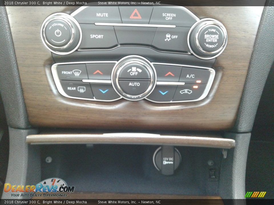 2018 Chrysler 300 C Bright White / Deep Mocha Photo #27