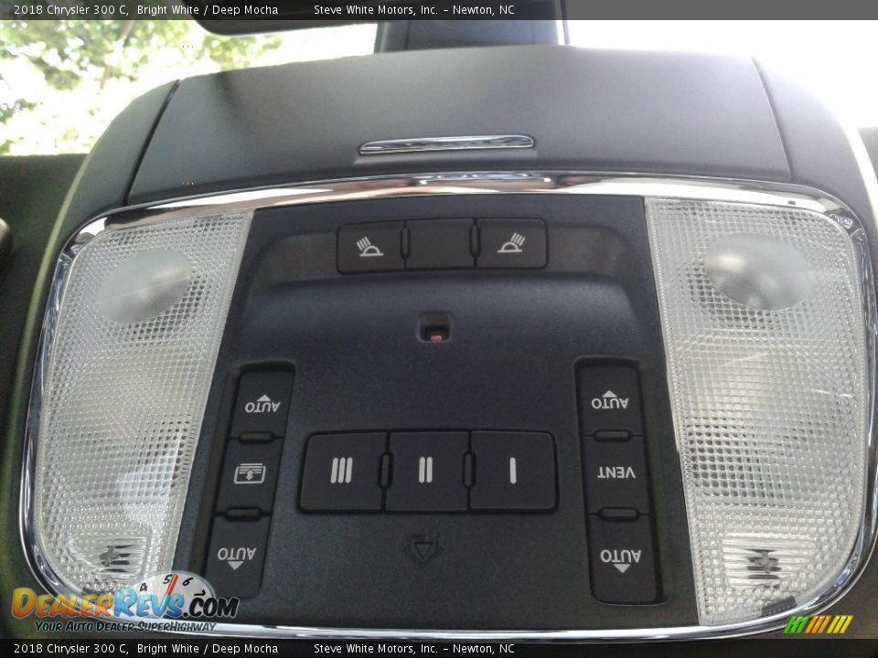 2018 Chrysler 300 C Bright White / Deep Mocha Photo #31