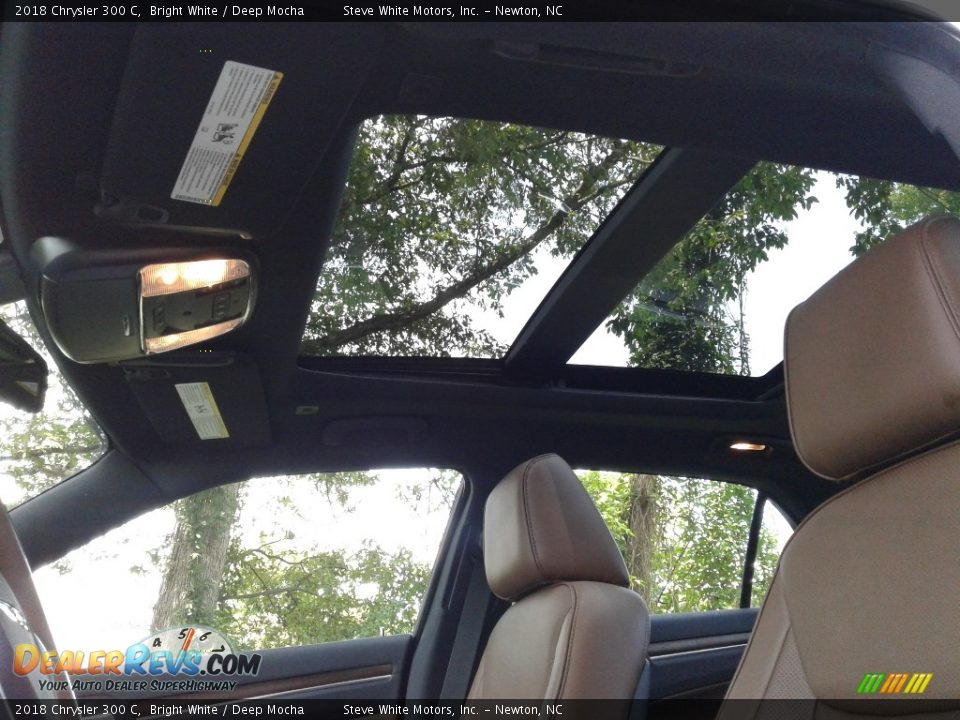 2018 Chrysler 300 C Bright White / Deep Mocha Photo #32