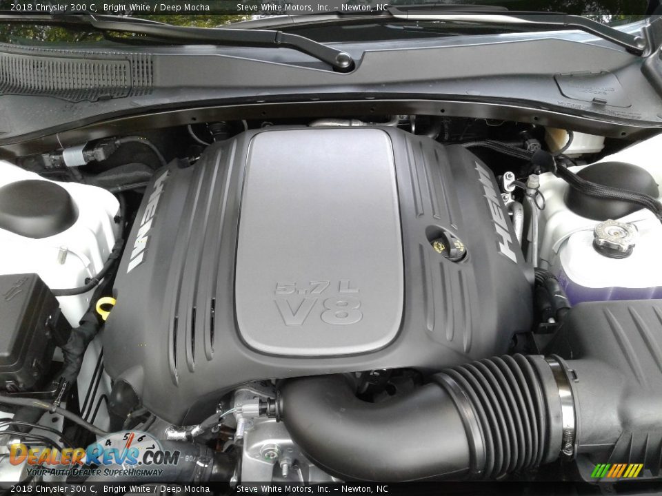 2018 Chrysler 300 C Bright White / Deep Mocha Photo #34
