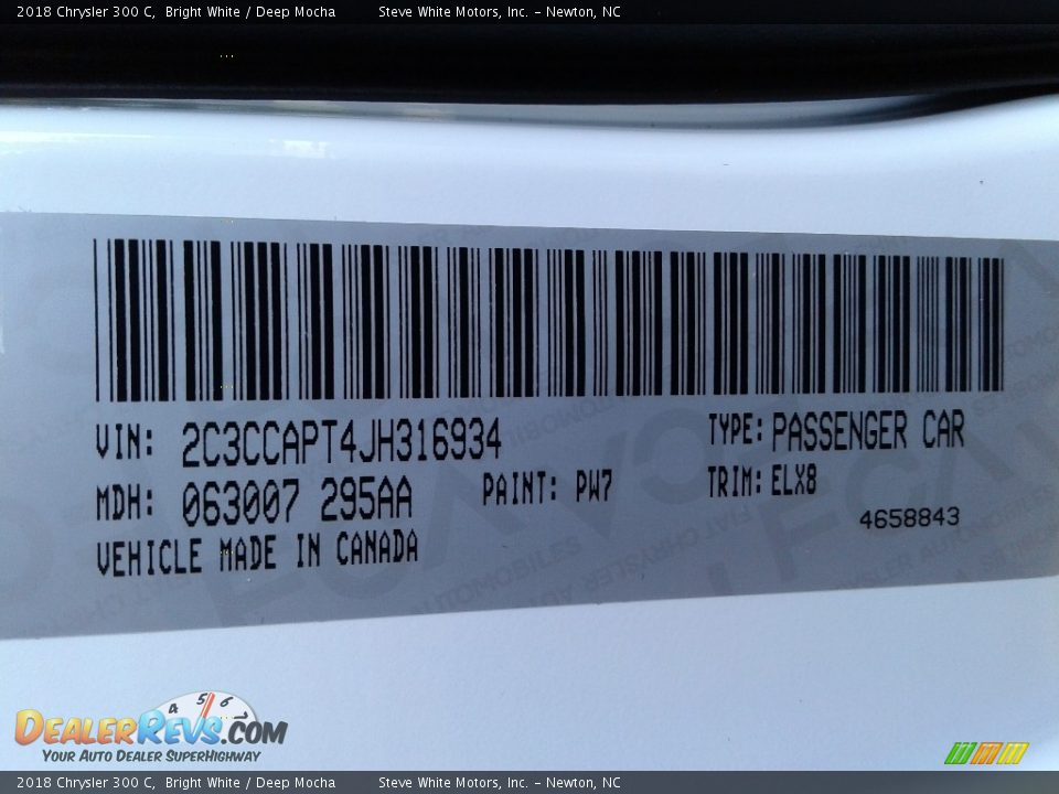 2018 Chrysler 300 C Bright White / Deep Mocha Photo #35