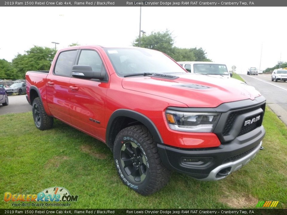 Front 3/4 View of 2019 Ram 1500 Rebel Crew Cab 4x4 Photo #6