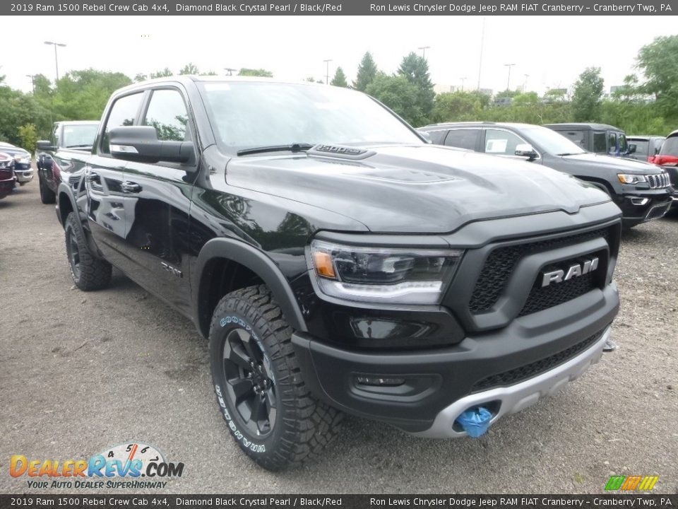Front 3/4 View of 2019 Ram 1500 Rebel Crew Cab 4x4 Photo #6