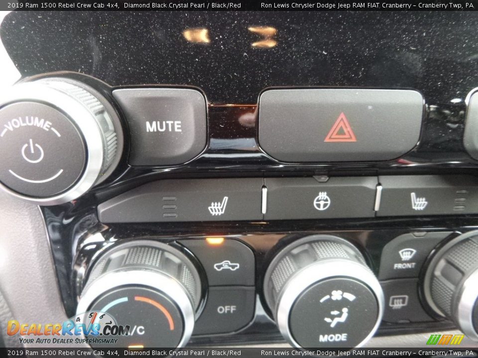 2019 Ram 1500 Rebel Crew Cab 4x4 Diamond Black Crystal Pearl / Black/Red Photo #16