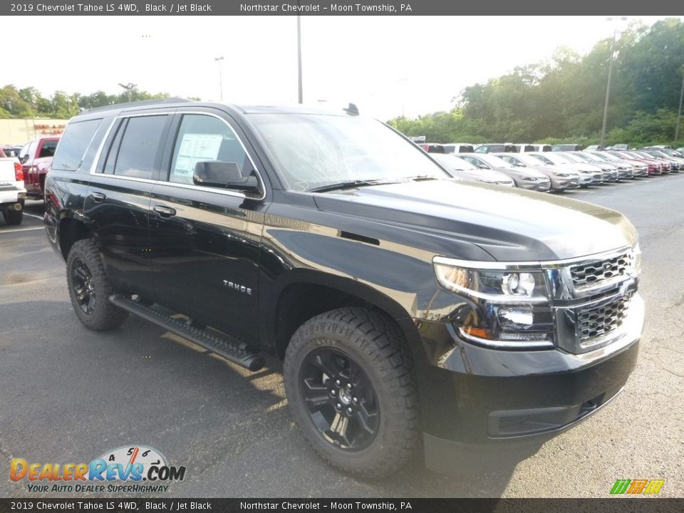Front 3/4 View of 2019 Chevrolet Tahoe LS 4WD Photo #6