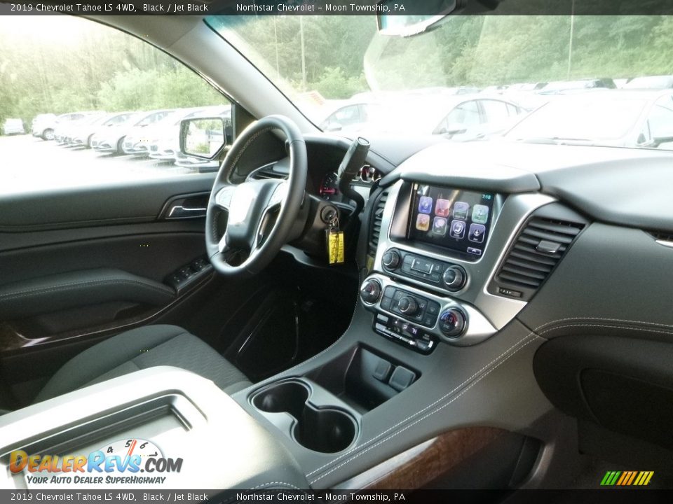 Dashboard of 2019 Chevrolet Tahoe LS 4WD Photo #10