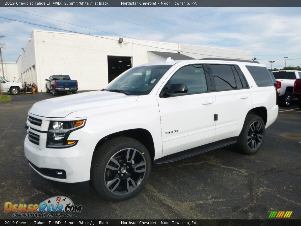 Front 3/4 View of 2019 Chevrolet Tahoe LT 4WD Photo #1