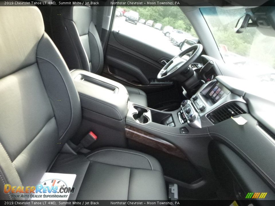 Front Seat of 2019 Chevrolet Tahoe LT 4WD Photo #10