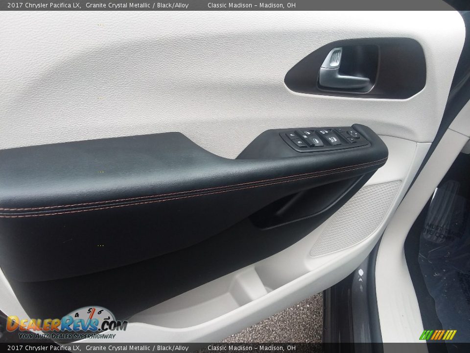 2017 Chrysler Pacifica LX Granite Crystal Metallic / Black/Alloy Photo #5