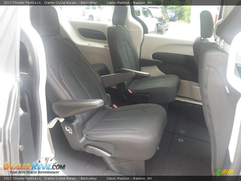 2017 Chrysler Pacifica LX Granite Crystal Metallic / Black/Alloy Photo #7
