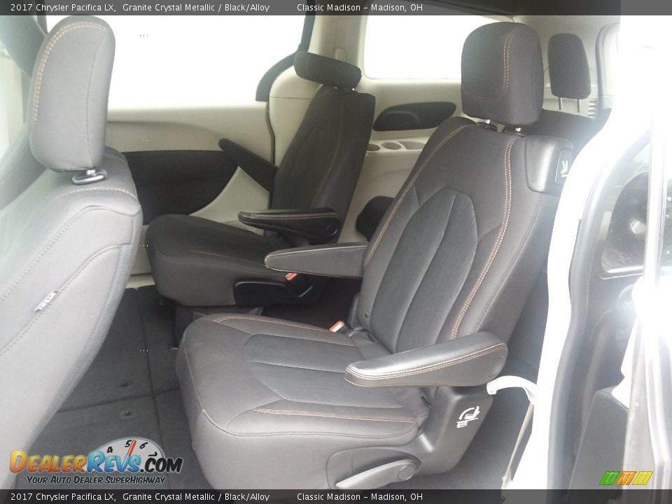 2017 Chrysler Pacifica LX Granite Crystal Metallic / Black/Alloy Photo #11