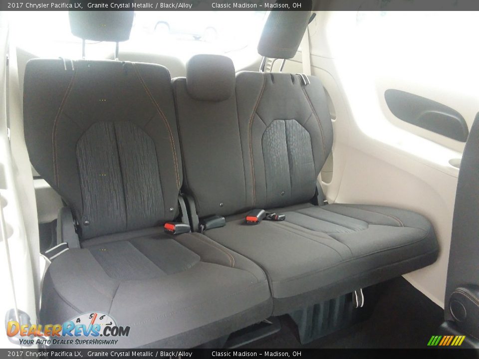 2017 Chrysler Pacifica LX Granite Crystal Metallic / Black/Alloy Photo #12