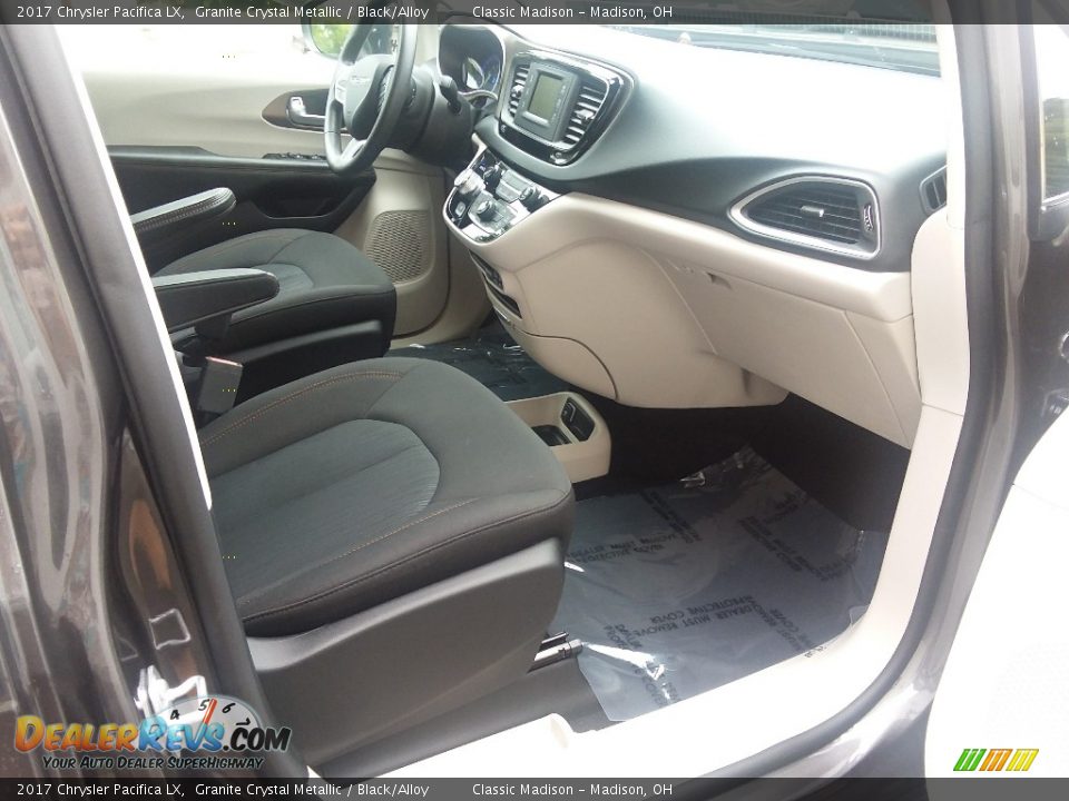 2017 Chrysler Pacifica LX Granite Crystal Metallic / Black/Alloy Photo #13