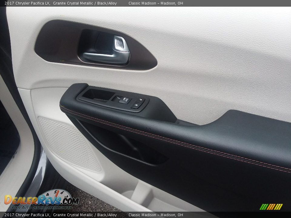 2017 Chrysler Pacifica LX Granite Crystal Metallic / Black/Alloy Photo #14
