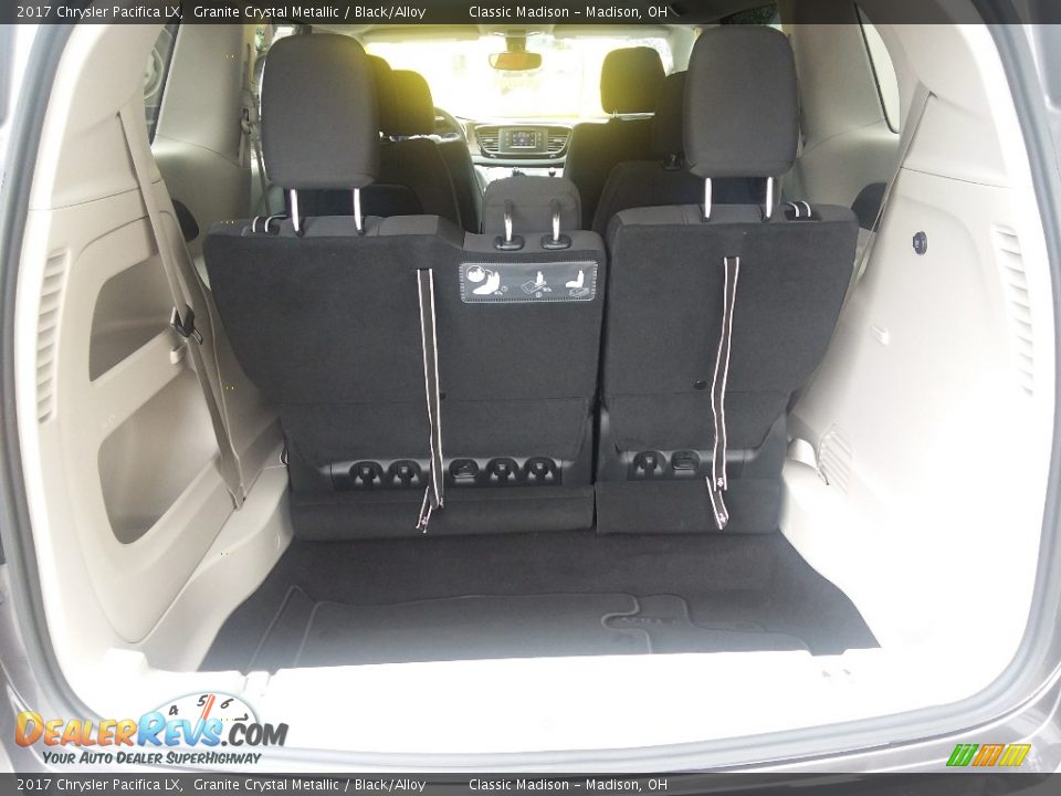 2017 Chrysler Pacifica LX Granite Crystal Metallic / Black/Alloy Photo #15