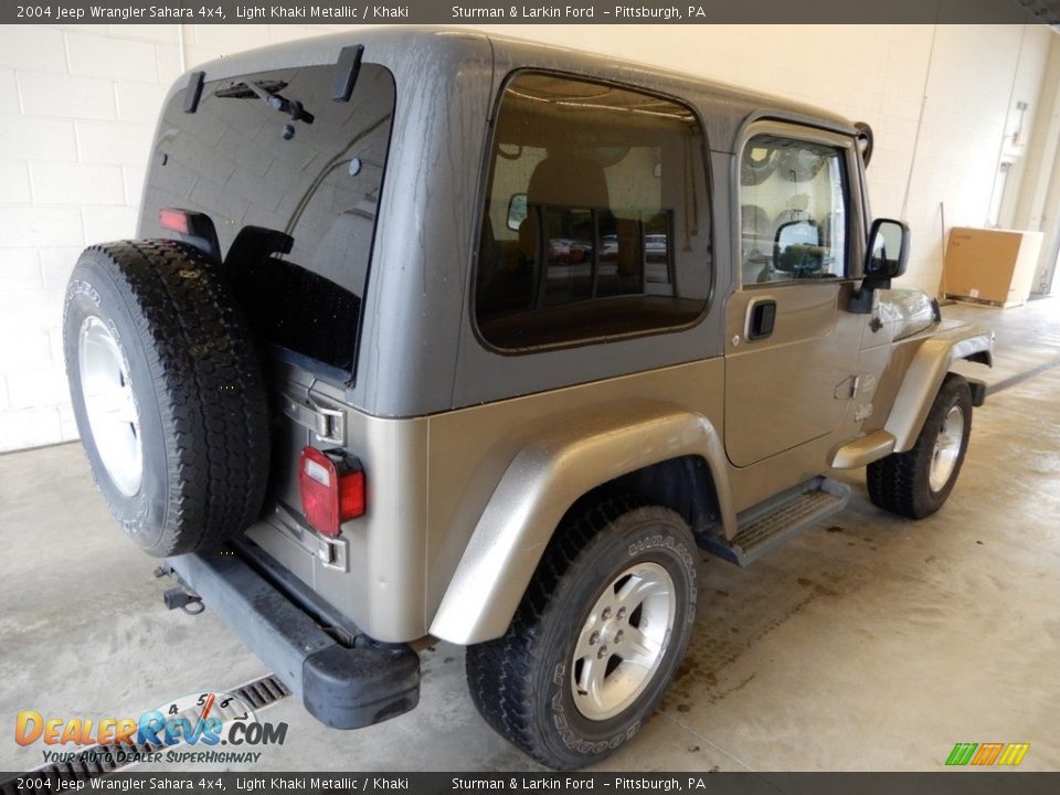 2004 Jeep Wrangler Sahara 4x4 Light Khaki Metallic / Khaki Photo #2
