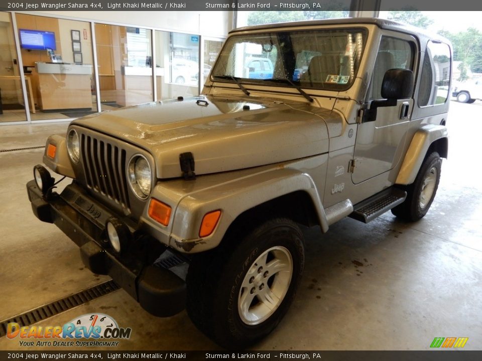 2004 Jeep Wrangler Sahara 4x4 Light Khaki Metallic / Khaki Photo #5