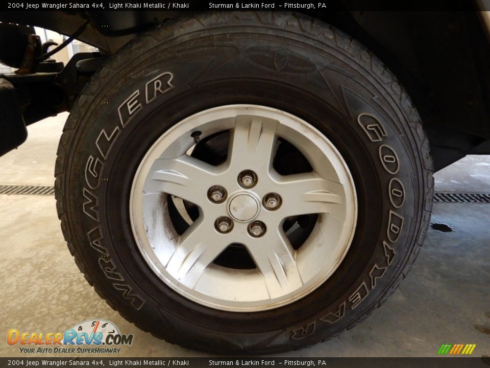 2004 Jeep Wrangler Sahara 4x4 Light Khaki Metallic / Khaki Photo #6
